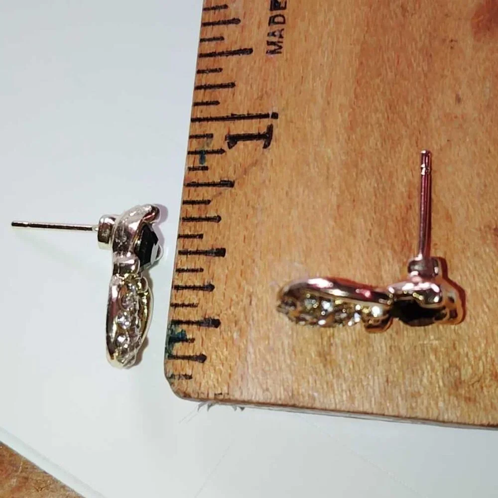 NWT Cute Dainty Kitty Cat Pierced Earrings Gold With Crystal & Black Stones